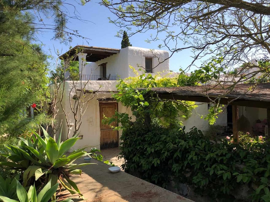 back-of-can-arts-Opale-Yoga-retreat