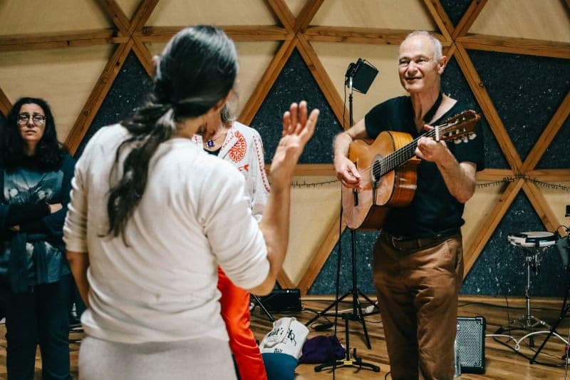 Lac-de-Bethmale-Ariege Chant-intuitif-au-stage-en-Ariege-avec-Opale-Yoga