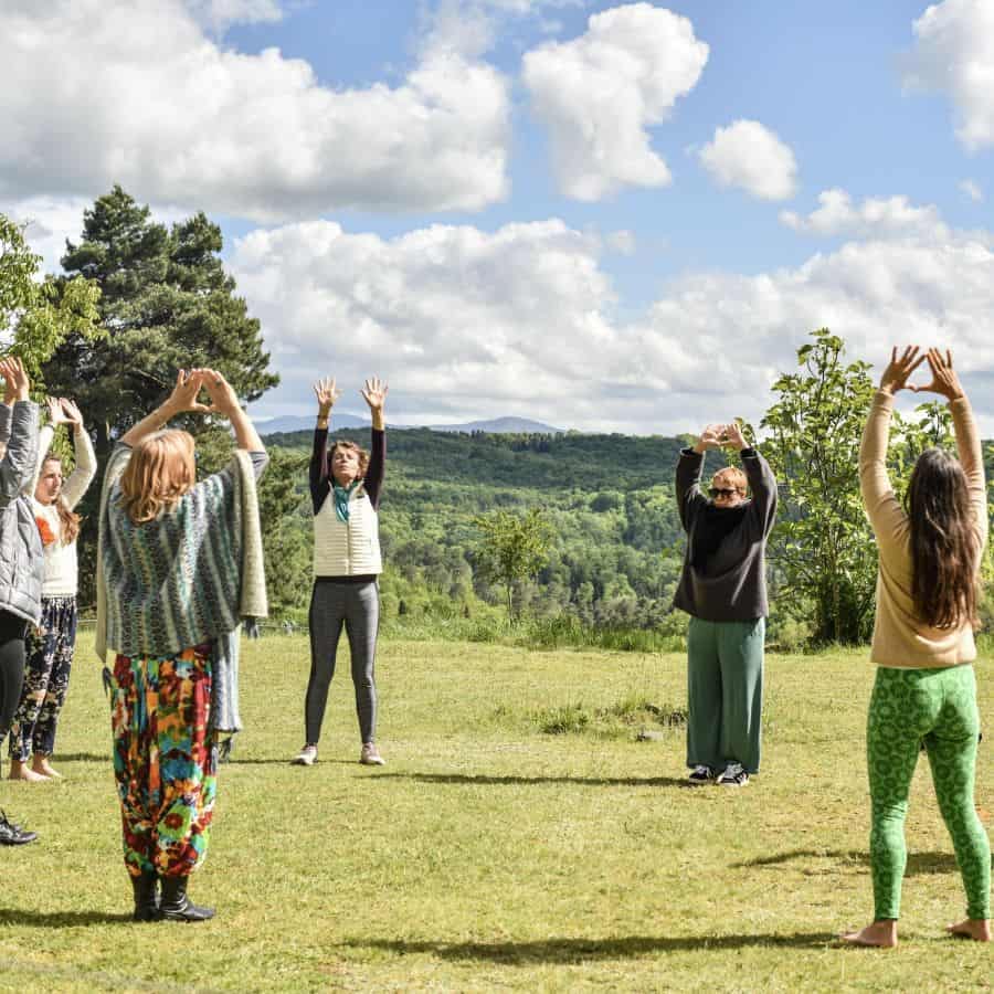 yoga_opale_atelier qi-gong retraite yoga en ariege avec opale-900px-optim Chant-intuitif-au-stage-en-Ariege-avec-Opale-Yoga