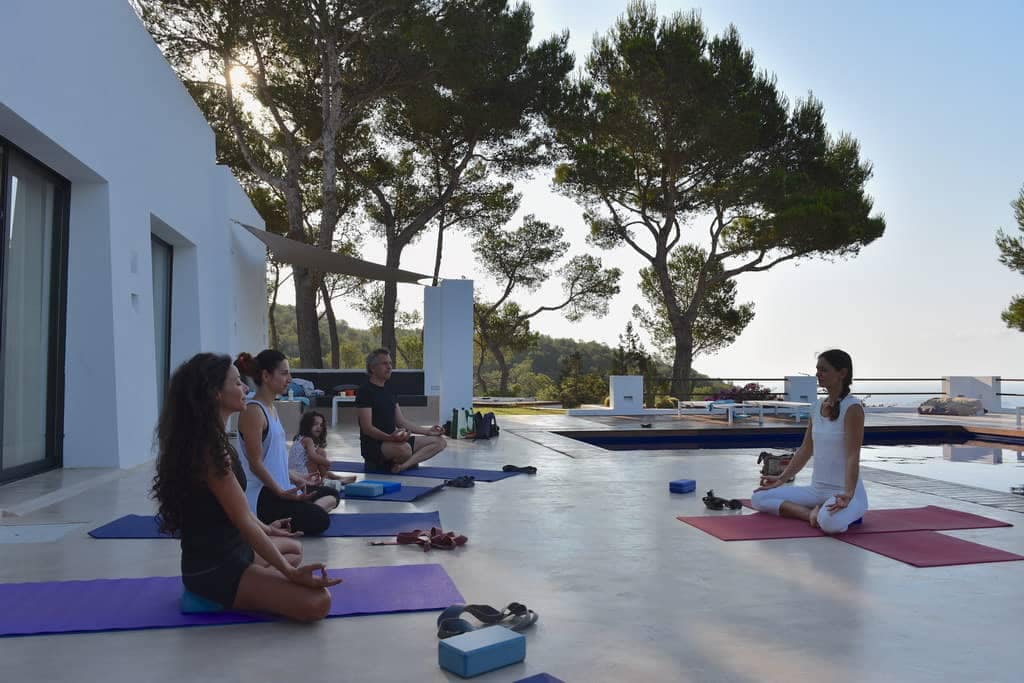 Private-Yoga-lesson-for-family-in-Ibiza-with-Opale
